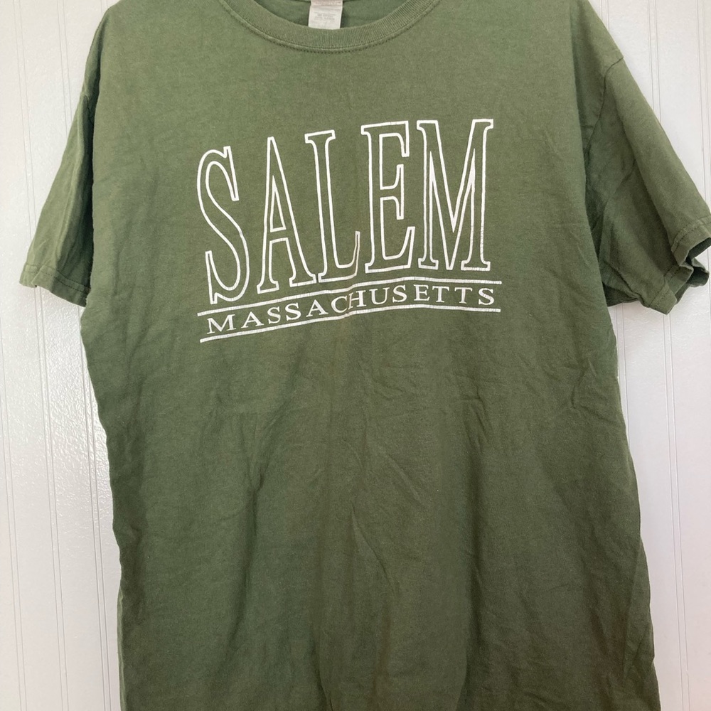 Green Salem MA T-shirt (L)